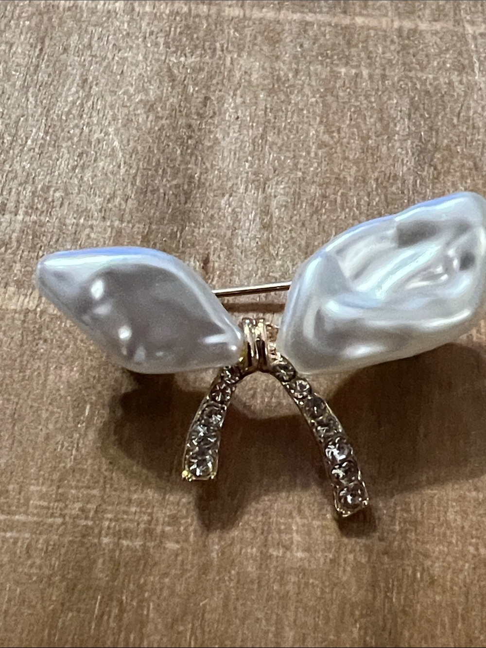 3/$18 Pearl-Inspired Crystal Bow Brooch - White - Lot 311